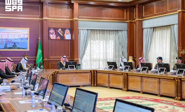 أمير المدينة يرأس اجتماع لجنة الحج والعمرة استعداداً لموسم 1448هـ