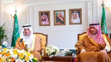 أمير تبوك يسلّم وحدات سكنية للأسر المستحقة ويكرّم كبار المانحين في حملة «جودكم وصل»