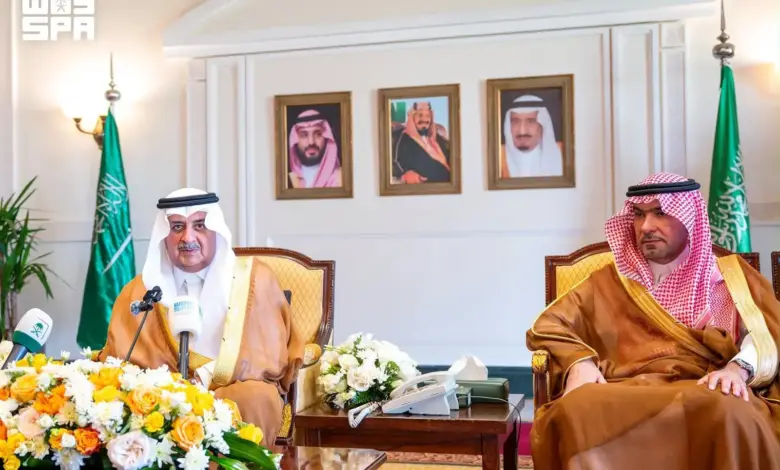 أمير تبوك يسلّم وحدات سكنية للأسر المستحقة ويكرّم كبار المانحين في حملة «جودكم وصل»