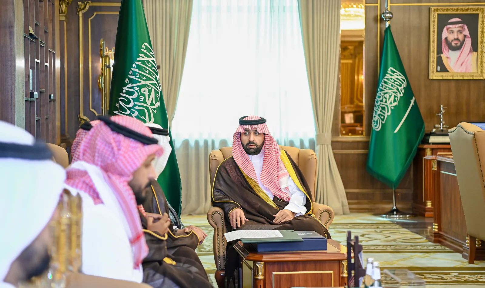 أمير جازان يطّلع على جاهزية الأمانة لموسم الأمطار وخطط مواجهة السيول