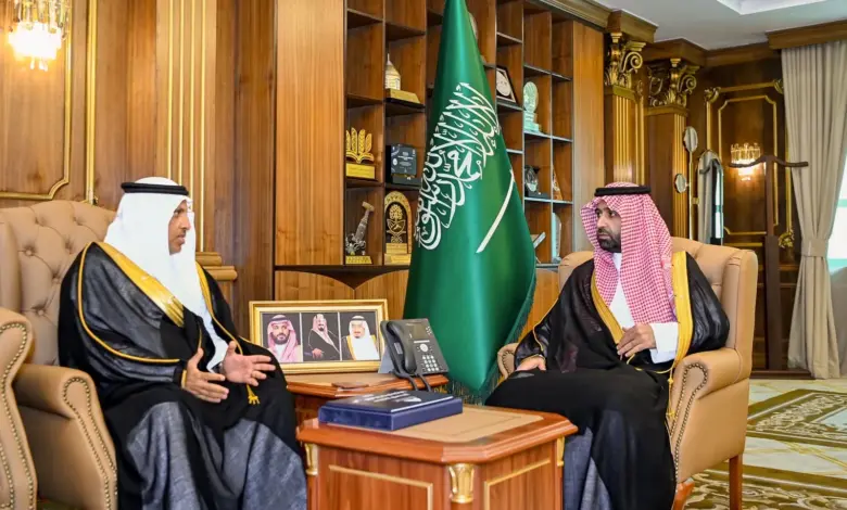 أمير جازان يطّلع على مشاريع الإسكان ويؤكد تسريع وتيرة التنفيذ
