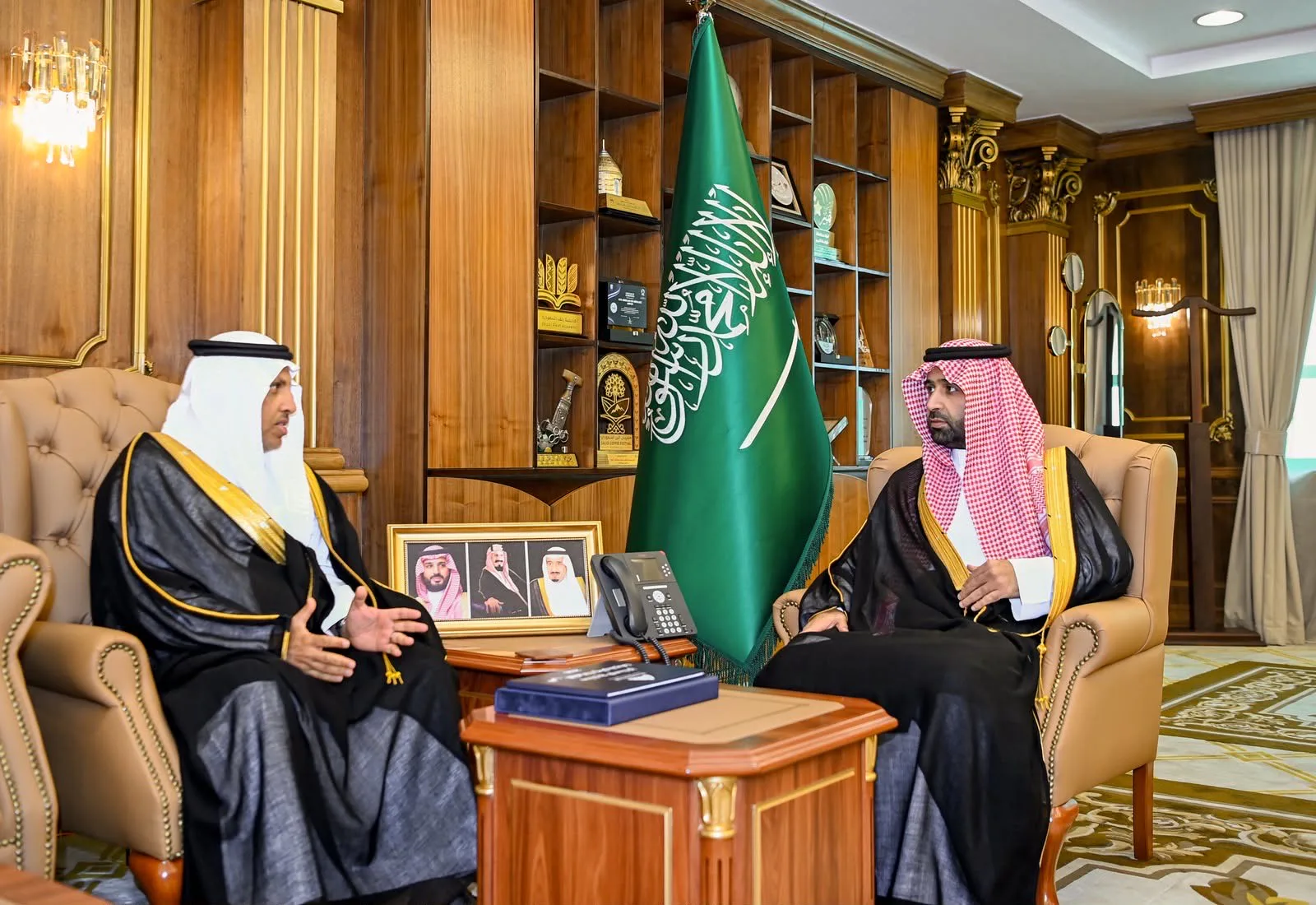 أمير جازان يطّلع على مشاريع الإسكان ويؤكد تسريع وتيرة التنفيذ