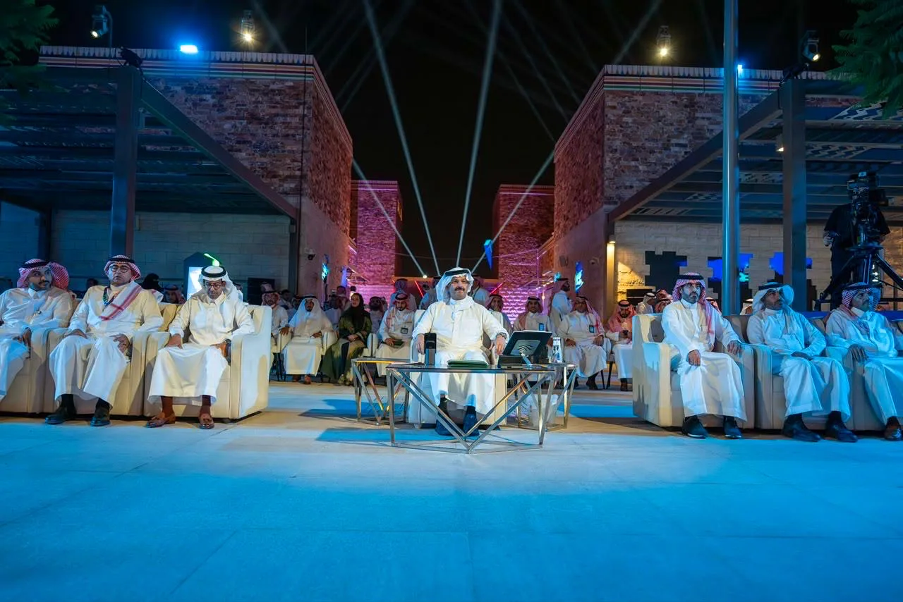 أمير منطقة عسير يدشّن مشروع «سفن» الترفيهي بمدينة أبها