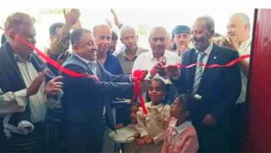 المشهد اليمني - أمين عام المجلس المحلي بأبين يفتتح الوحدة الصحية بمنطقة دهل أحمد في زنجبار