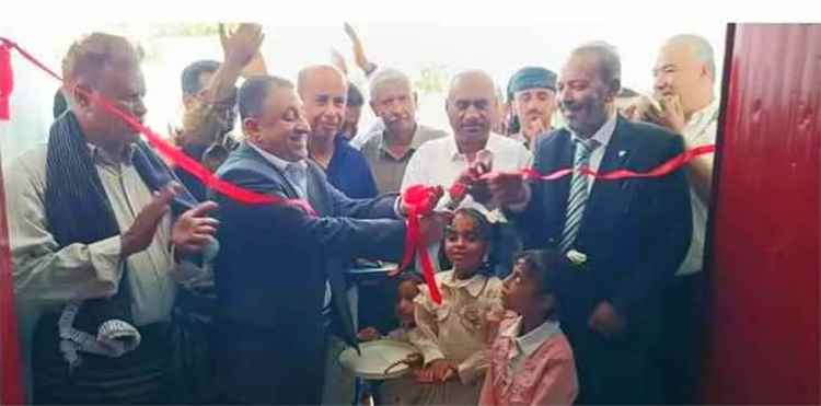 المشهد اليمني - أمين عام المجلس المحلي بأبين يفتتح الوحدة الصحية بمنطقة دهل أحمد في زنجبار