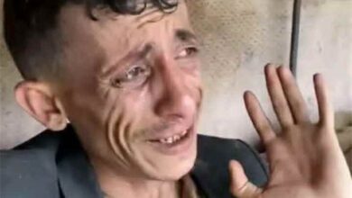 المشهد اليمني - "أنا هالك لا محالة".. بفيديو مبكي شاب يمني يقدم وصيته من شدة الجوع (فيديو)