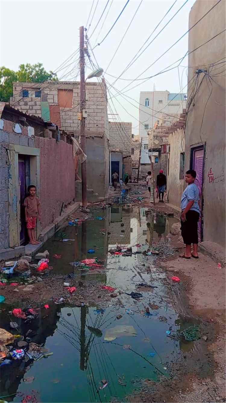 أهالي حي الدمينة بدار سعد يشكون طفح مياه الصرف ويناشدون السلطة المحلية التدخل
