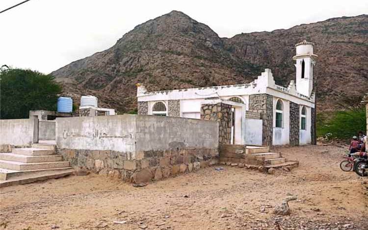 أهالي قرية الطرية بلودر يناشدون أهل الخير دعم مسجد القرية بمكبرات صوت داخلية وخارجية