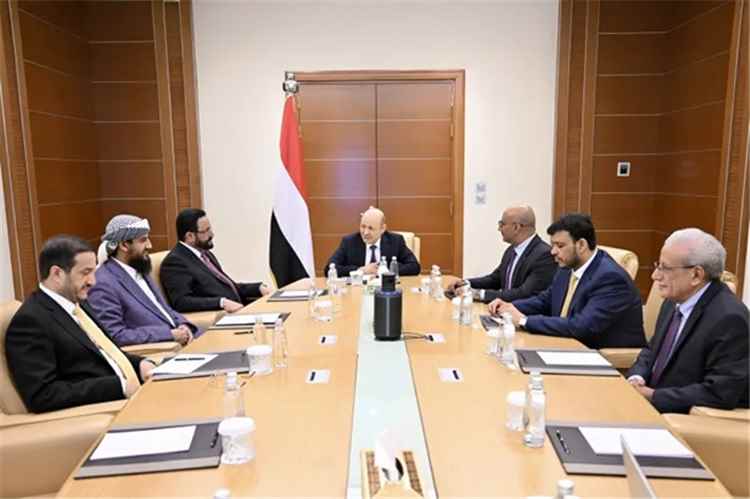 المشهد اليمني - أول تعليق لمسؤول يمني بشأن الخلافات داخل مجلس القيادة الرئاسي