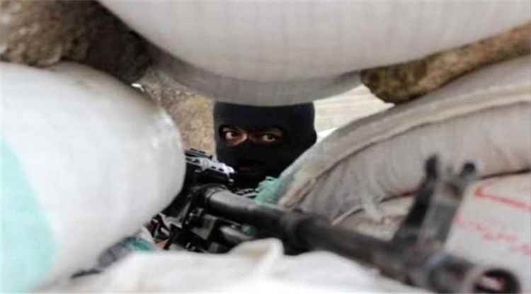 إصابة شاب برصاص قناص حوثي في لحج
