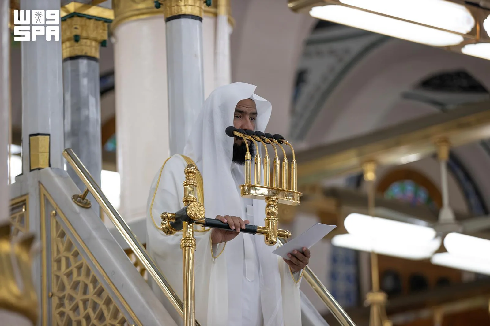إمام المسجد النبوي يوضح أسباب السعادة الحقيقية وسبل نيلها