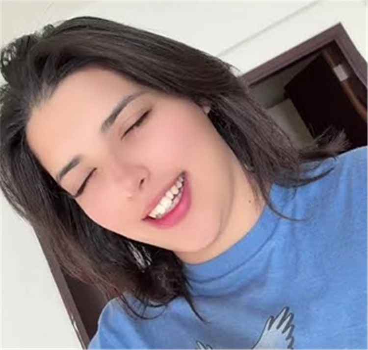 اتهام يمني لمؤثرة مغربية بالنصب في 20 ألف دولار.. والرد جاء سريعا: أرسلها برغبته والمبلغ “حلال”