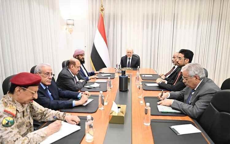 المشهد اليمني - اجتماع طارئ لمجلس القيادة الرئاسي ومجلس الدفاع الوطني لبحث التصعيد الحوثي في مأرب وحضرموت