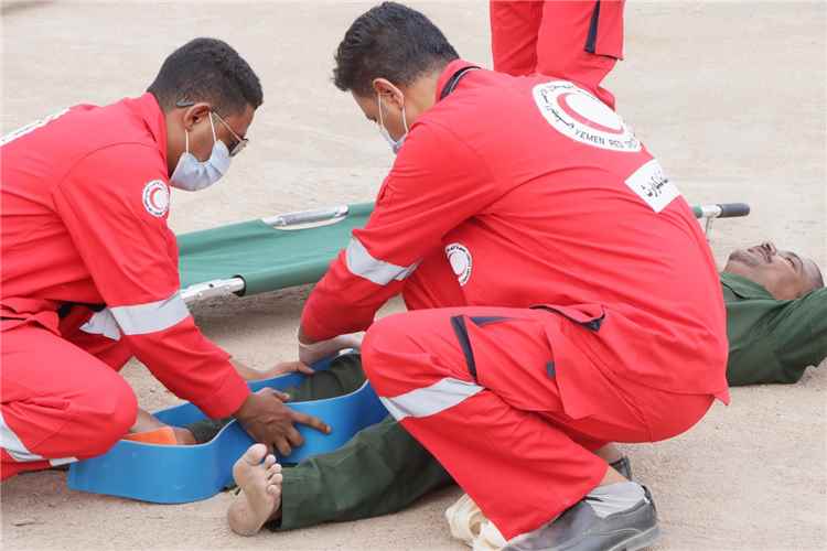 اختتام الدورة التدريبية في مجال الاستعداد والاستجابة للكوارث والاسعافات الأولية بسيئون