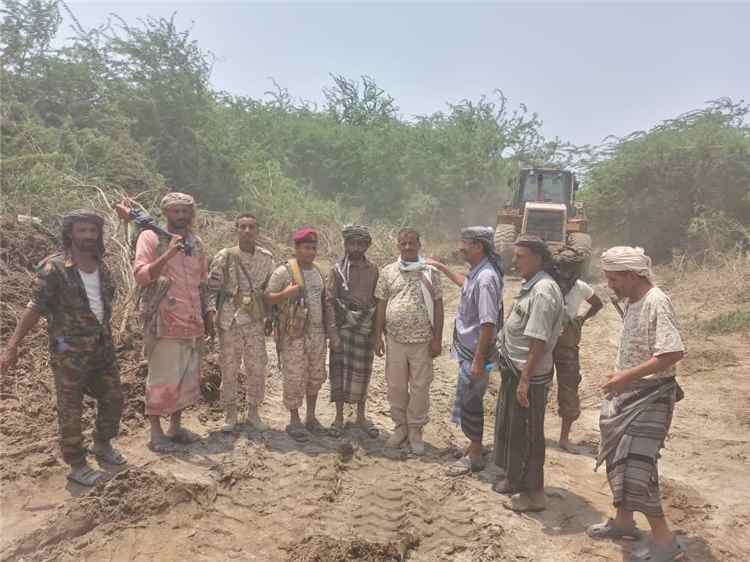 استجابة لمناشدات المزارعين.. الدفع بآليات ثقيلة لتسريع معالجة أضرار السيول في أحور