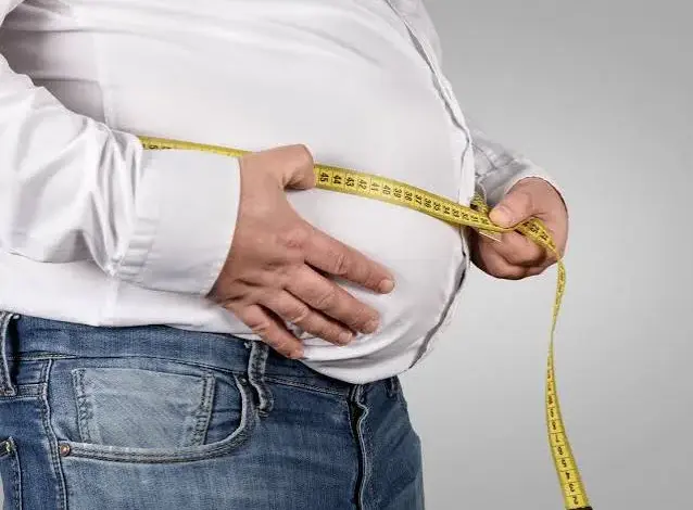 استشاري قلب يحذر: 60% من البالغين سيعانون زيادة الوزن بحلول 2050