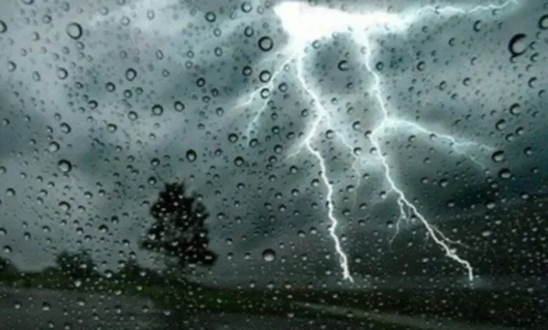 الأرصاد ترفع الإنذار إلى الأحمر بسبب أمطار غزيرة وسيول وصواعق رعدية