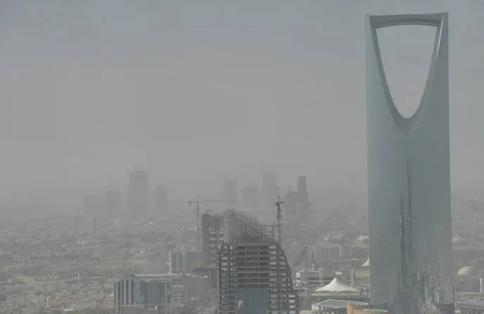 "الأرصاد" يحذر: أتربة مثارة ورياح نشطة تضرب أجزاء من الرياض
