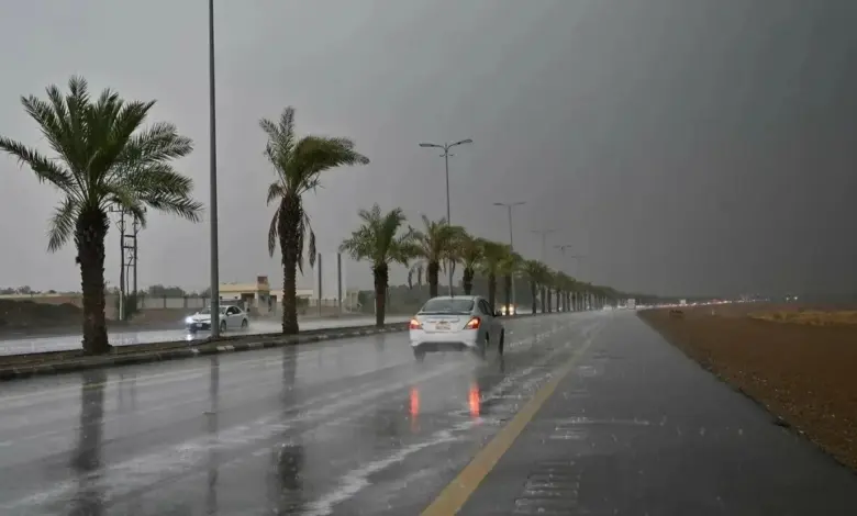 "الأرصاد" يحذر من أمطار وسيول وبرد على رهاط ومدركة بمكة المكرمة