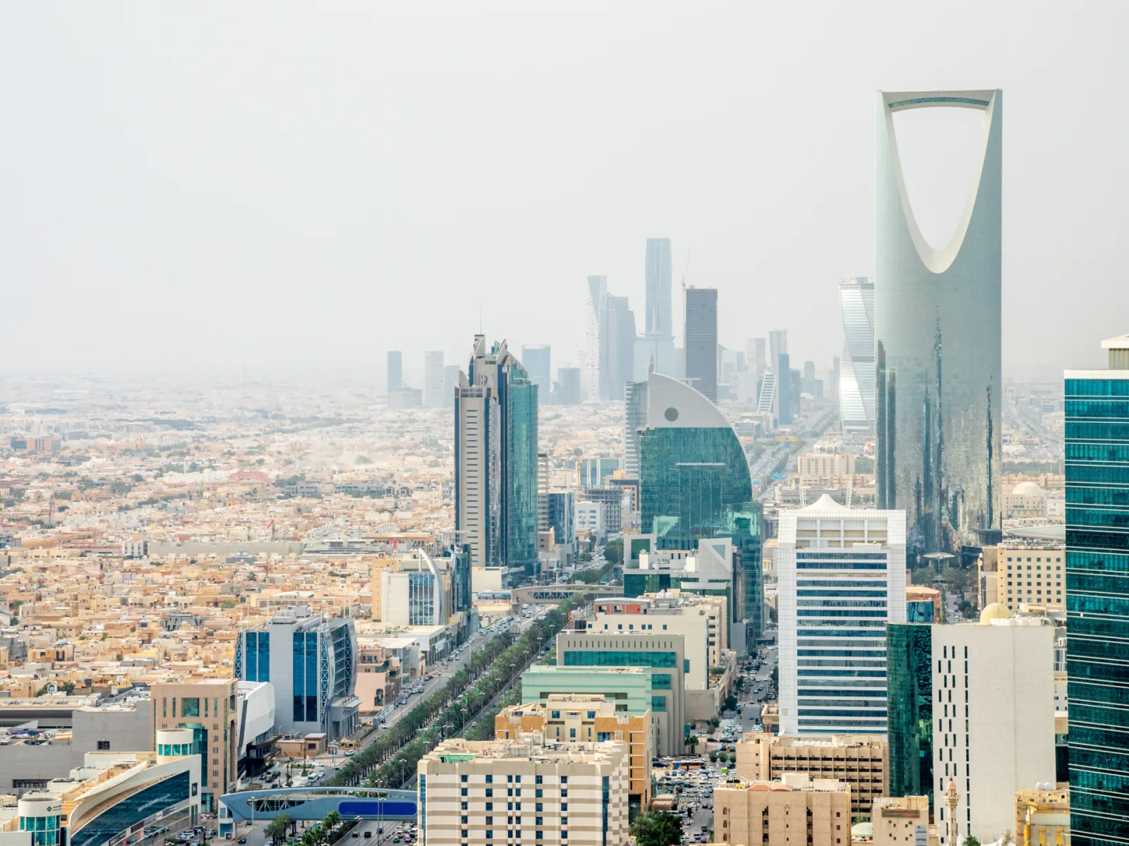 الأرصاد يحذّر من موجة حارة تبلغ 48 درجة في الرياض وأمطار غزيرة مصحوبة بسيول في جازان