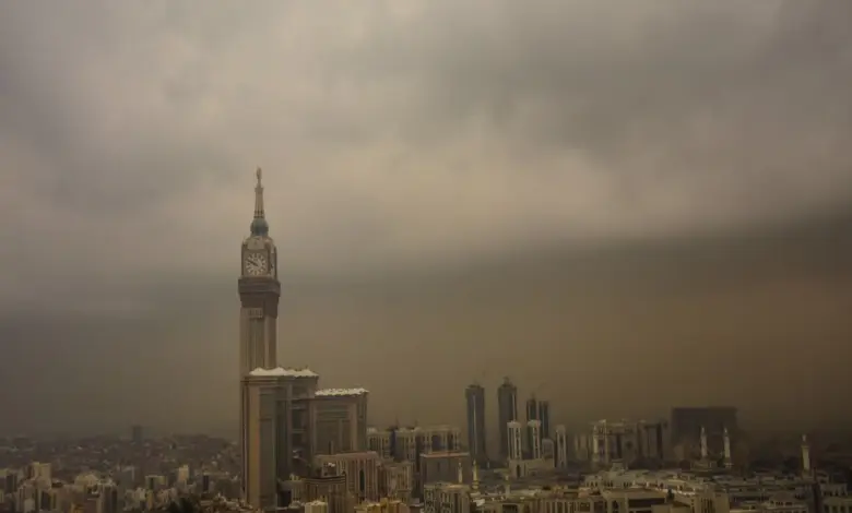 الأرصاد ينبه من رياح نشطة مثيرة للأتربة على العاصمة المقدسة حتى السابعة مساءً