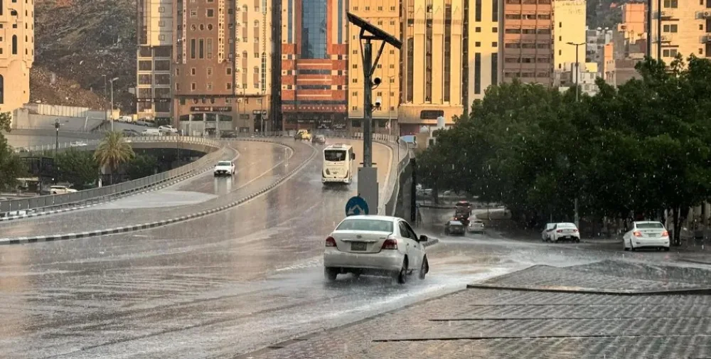 الأرصاد يُنبّه من أمطار وسيول وبرد على مكة المكرمة وحائل