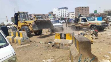 الأشغال العامة بمديرية تبن تواصل حملتها الميدانية لمنع إشغال الطرقات