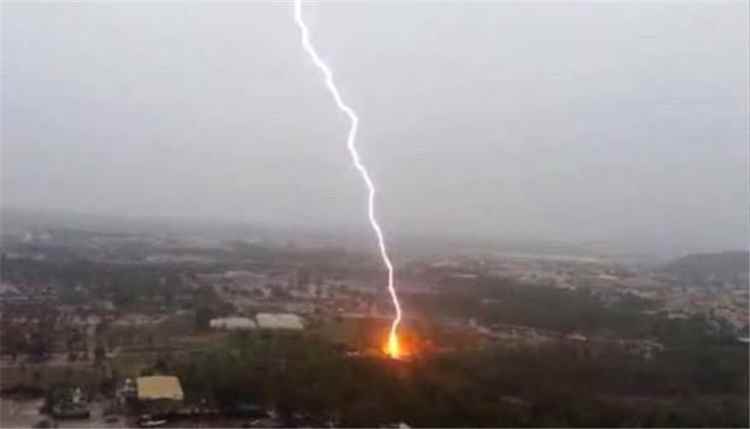 الأمطار والصواعق تودي بحياة 7 أشخاص وتصيب آخرين في حجة والمحويت