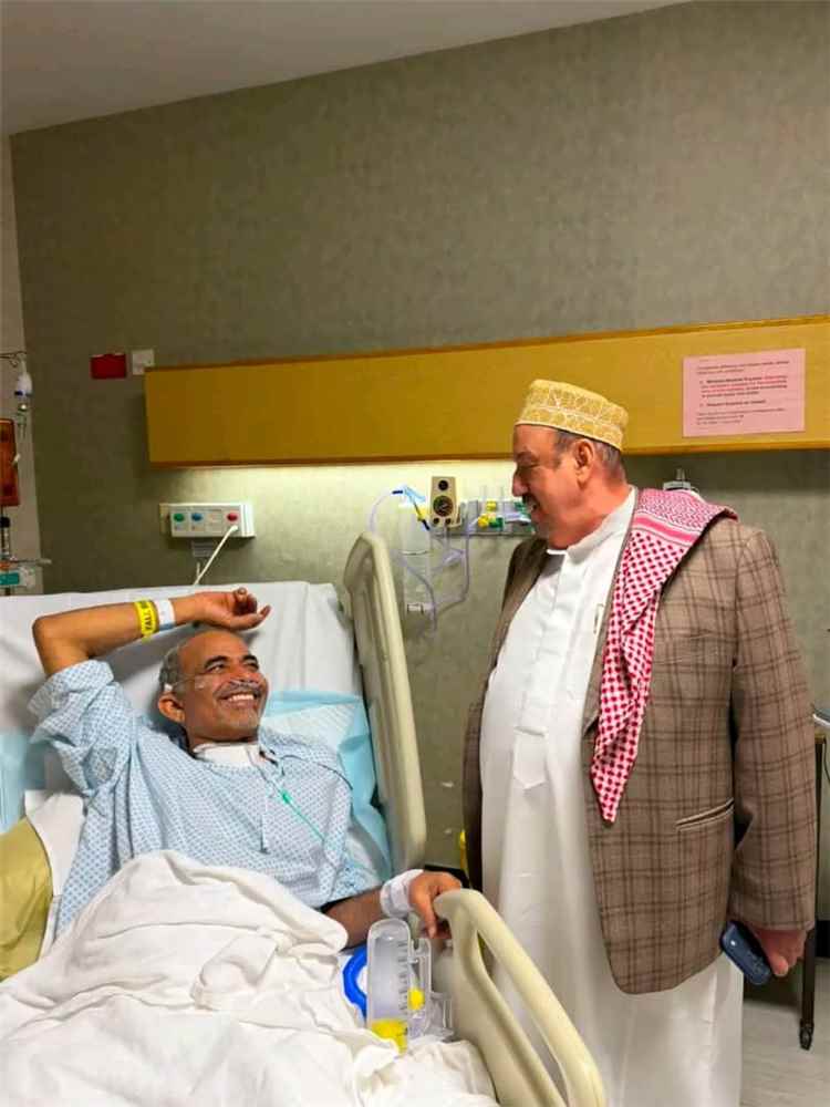 البركاني يطمئن على صحة الفريق محمود الصبيحي: معنوياته مرتفعة وهمُّ الوطن لا يفارقه
