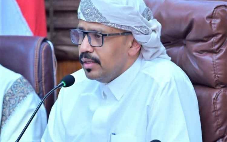 التميمي يشارك في اجتماع قيادة مصلحة شؤون القبائل ويثمن الأدوار الوطنية للمرجعيات القبلية بحضرموت