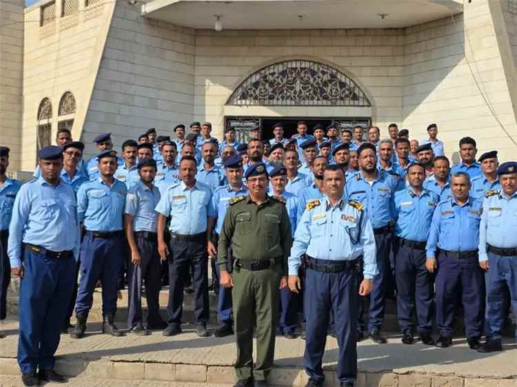 التوجيه المعنوي بوزارة الداخلية ينفذ برنامجاً توعوياً لتعزيز الجاهزية واليقظة الأمنية في المنطقة الحرة بعدن