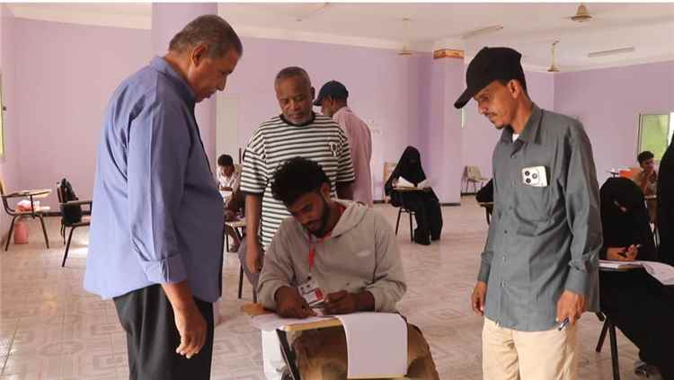 الجحيني يتفقد سير الاختبارات الوزارية النهائية بالمعهد التقني الزراعي بجعار ويؤكد أهمية التعليم الفني في التنمية