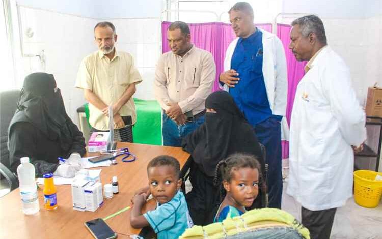 الجوهي يتفقد سير مشروع العيادات الطبية المجانية بالمركز الصحي ببـــــــروم