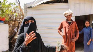 الحو.ثيون يحاصرون اليمنيين بسياسات التجويع والإفقار