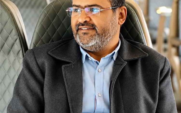 الخامري يهاجم العليمي: الرئاسة تحولت إلى ماكينة لتوزيع المناصب والإعاشات وشراء الولاءات