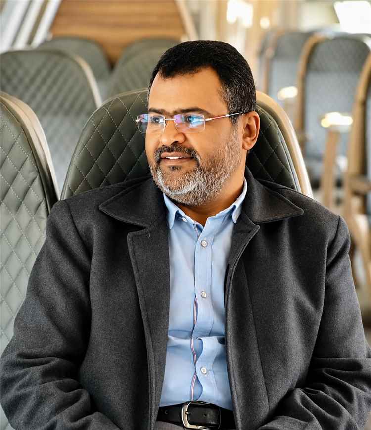 الخامري يهاجم العليمي: الرئاسة تحولت إلى ماكينة لتوزيع المناصب والإعاشات وشراء الولاءات