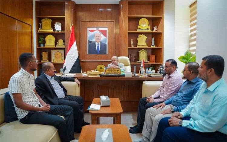 الخنبشي يؤكد أهمية دور منظمات المجتمع المدني في مساندة جهود السلطات المحلية ودعم القطاعات الحيوية