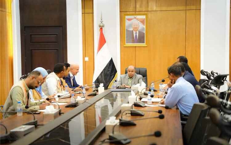 الخنبشي يبحث مع صندوق الأمم المتحدة للسكان توسيع التدخلات الإنسانية والتنموية في حضرموت