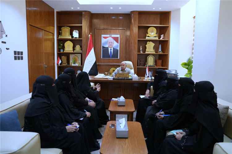 الخنبشي يطلع على التحضيرات للمؤتمر الأول للرائدات وجهود حماية البيئة بساحل حضرموت