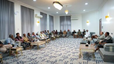 الخنبشي يلتقي مقادمة قبائل الحموم ويؤكد أهمية توحيد الصف الحضرمي