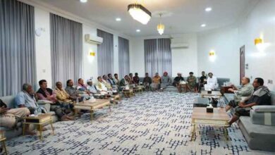 الخنبشي يلتقي مقادمة قبائل الحموم ويشيد بأدوارهم الوطنية ويؤكد أهمية توحيد الصف الحضرمي