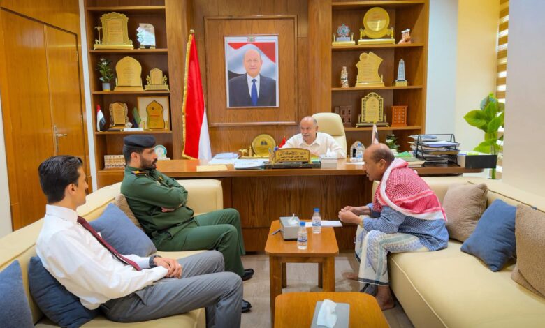 الخنبشي يناقش مستجدات الوادي والصحراء ومستوى تنفيذ المشاريع التنموية