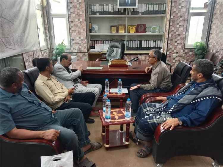 الدغاري يتفقد مستوى الأداء والانضباط الوظيفي في السلطة المحلية بعتق