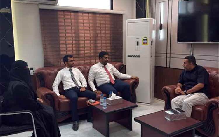الدكتور الوليدي يلتقي الدكتور بن نويصر لمناقشة خدمات الرعاية الصحية الأولية بساحل حضرموت
