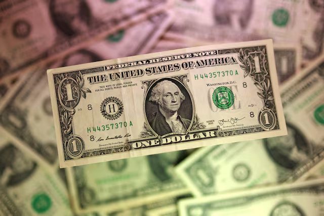الدولار يترقب بيانات التوظيف.. وتوتر مضيق هرمز يُقيد الأسواق
