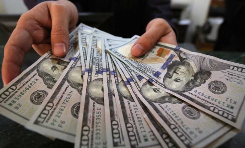 الدولار يقترب من أدنى مستوى في 3 أشهر مع ترقب تحركات الخزانة الأمريكية