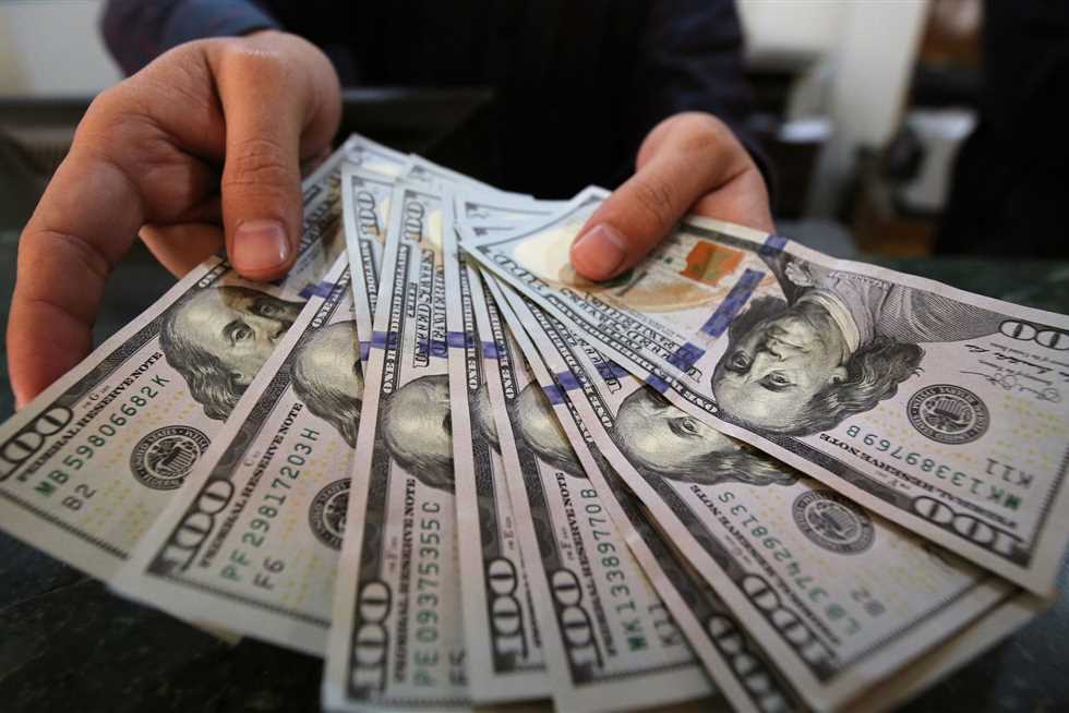 الدولار يقترب من أدنى مستوى في 3 أشهر مع ترقب تحركات الخزانة الأمريكية
