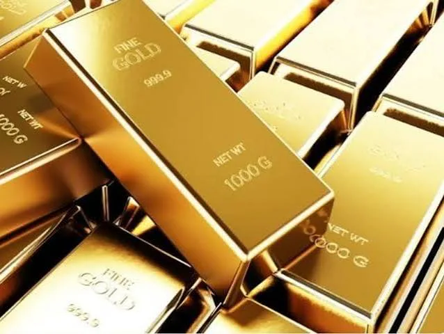 الذهب يقترب من 4410 دولارات مع تراجع توقعات رفع الفائدة الأمريكية
