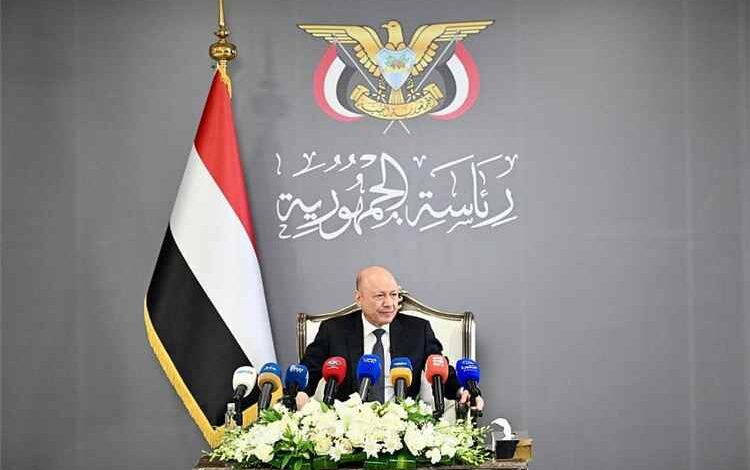 الرئيس العليمي في رسالة حاسمة للحوثيين: لا عمل عدائيًا دون رد بعد اليوم