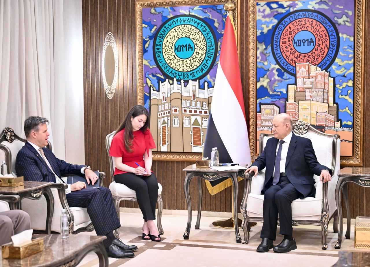 الرئيس العليمي للقائم بأعمال سفارة واشنطن الجديد: هجمات الحوثيين على المخا ومأرب امتداد للتصعيد الإيراني